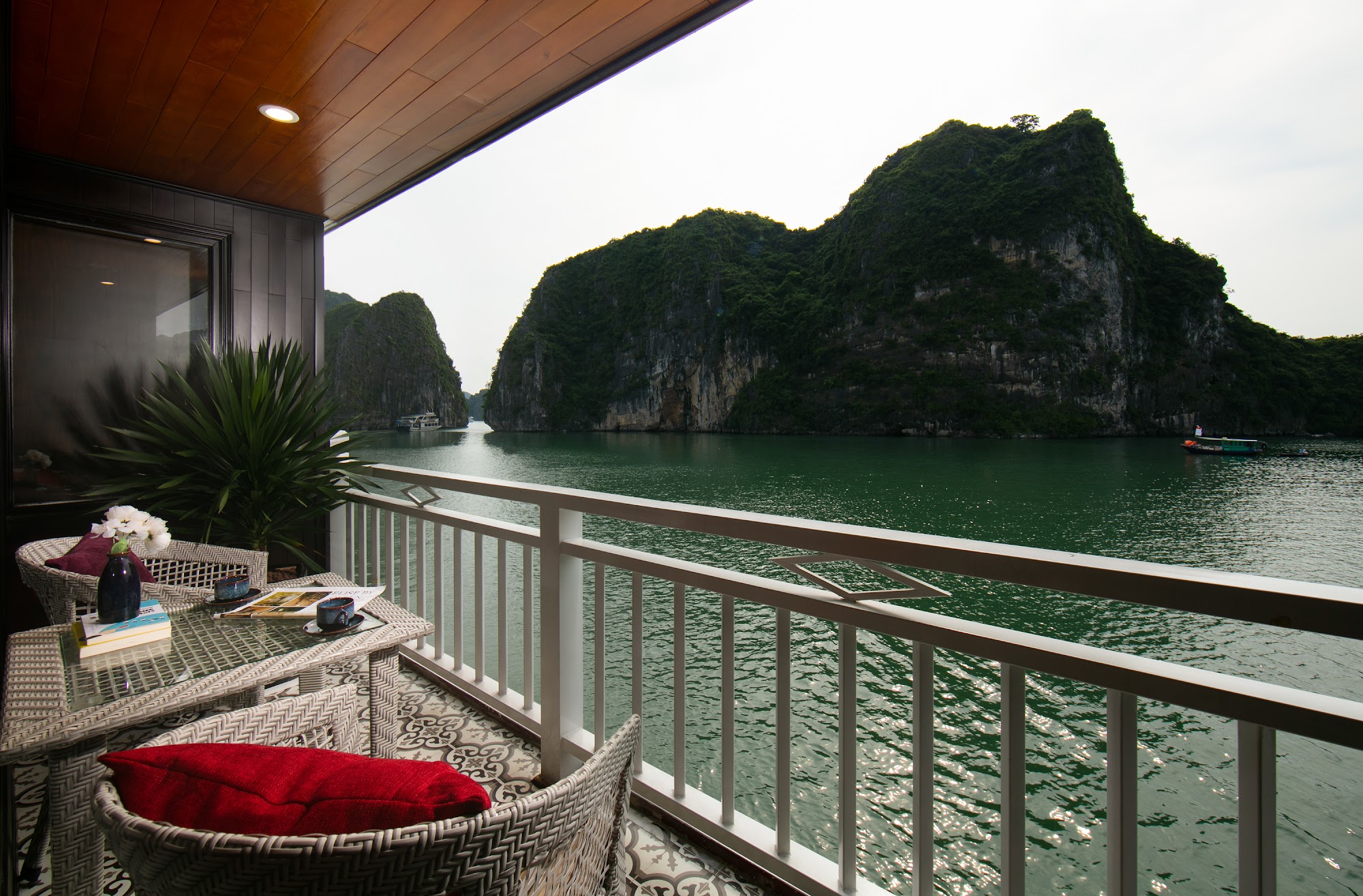hermes cruise 2d1n – halong bay hermes cruise 2d1n – halong bay