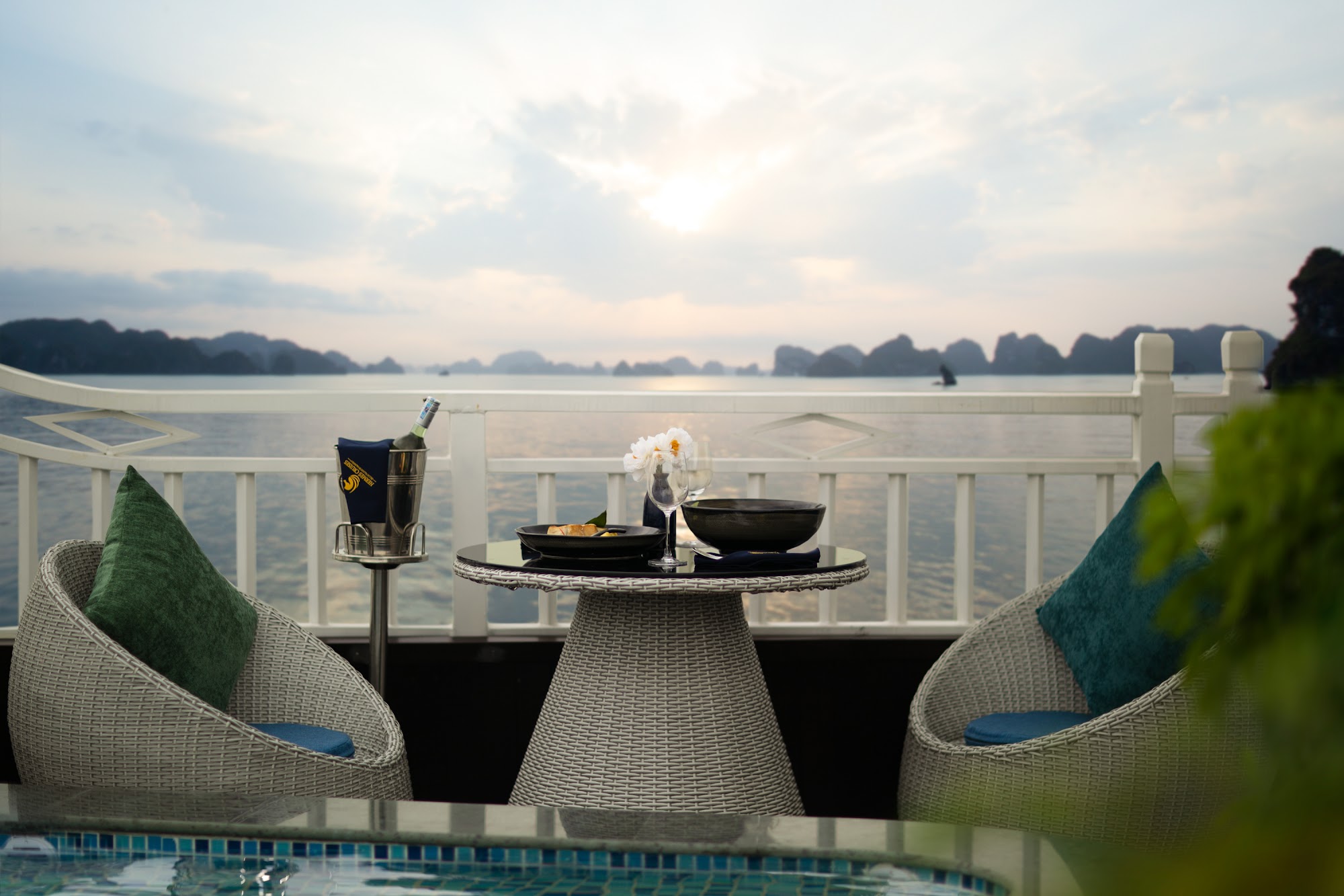 hermes cruise 2d1n – halong bay hermes cruise 2d1n – halong bay